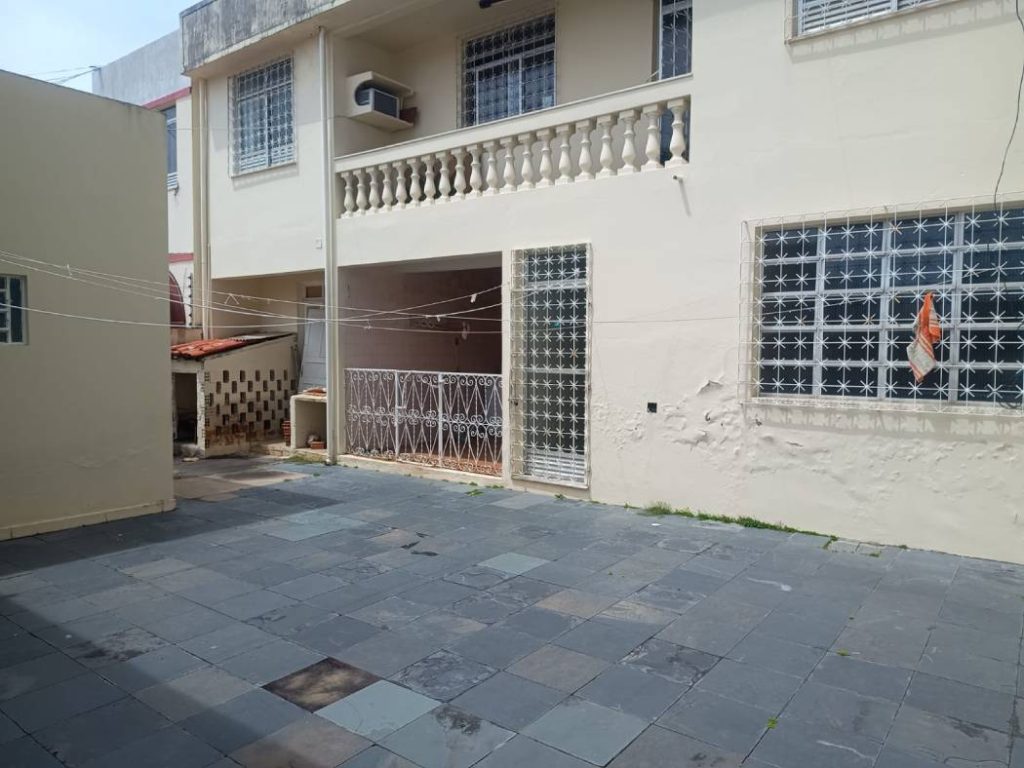 Casa a venda no Bairro Grageru – Avenida Francisco Porto – Excelente para comércio.