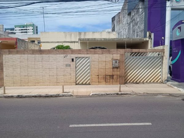 Casa a venda no Bairro Grageru – Avenida Francisco Porto – Excelente para comércio.
